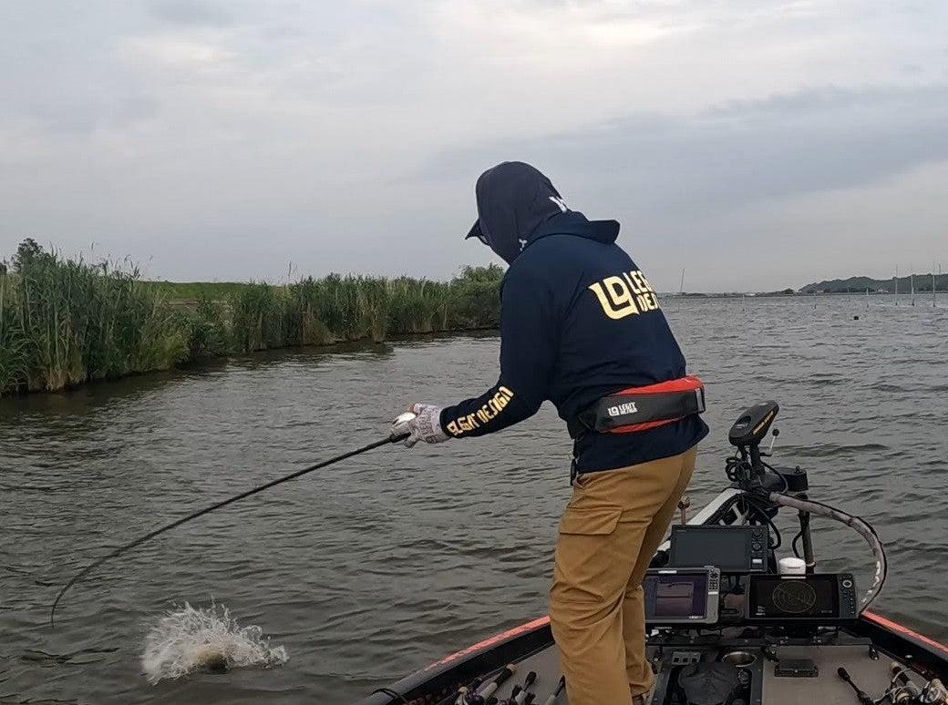 ドライジップパーカーLEGIT DESIGNロゴ ネイビーⅹクリームイエロー